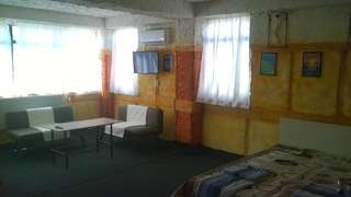 Мини-отель Hotel Star Georgia Тбилиси Трехместный номер с душем-3